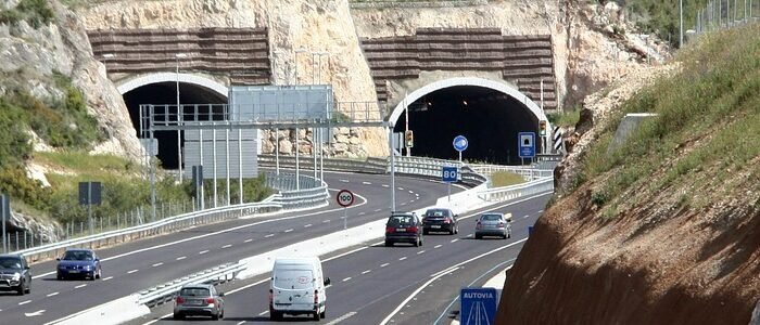 Traforo Gran Sasso: dal 14 ottobre transito a senso unico alternato